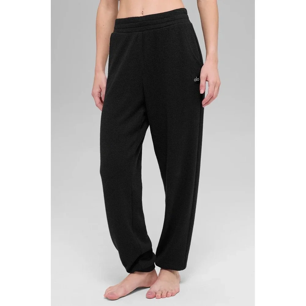 Alo Yoga Waffle Weekend Escape Jogger in Black | Size Large